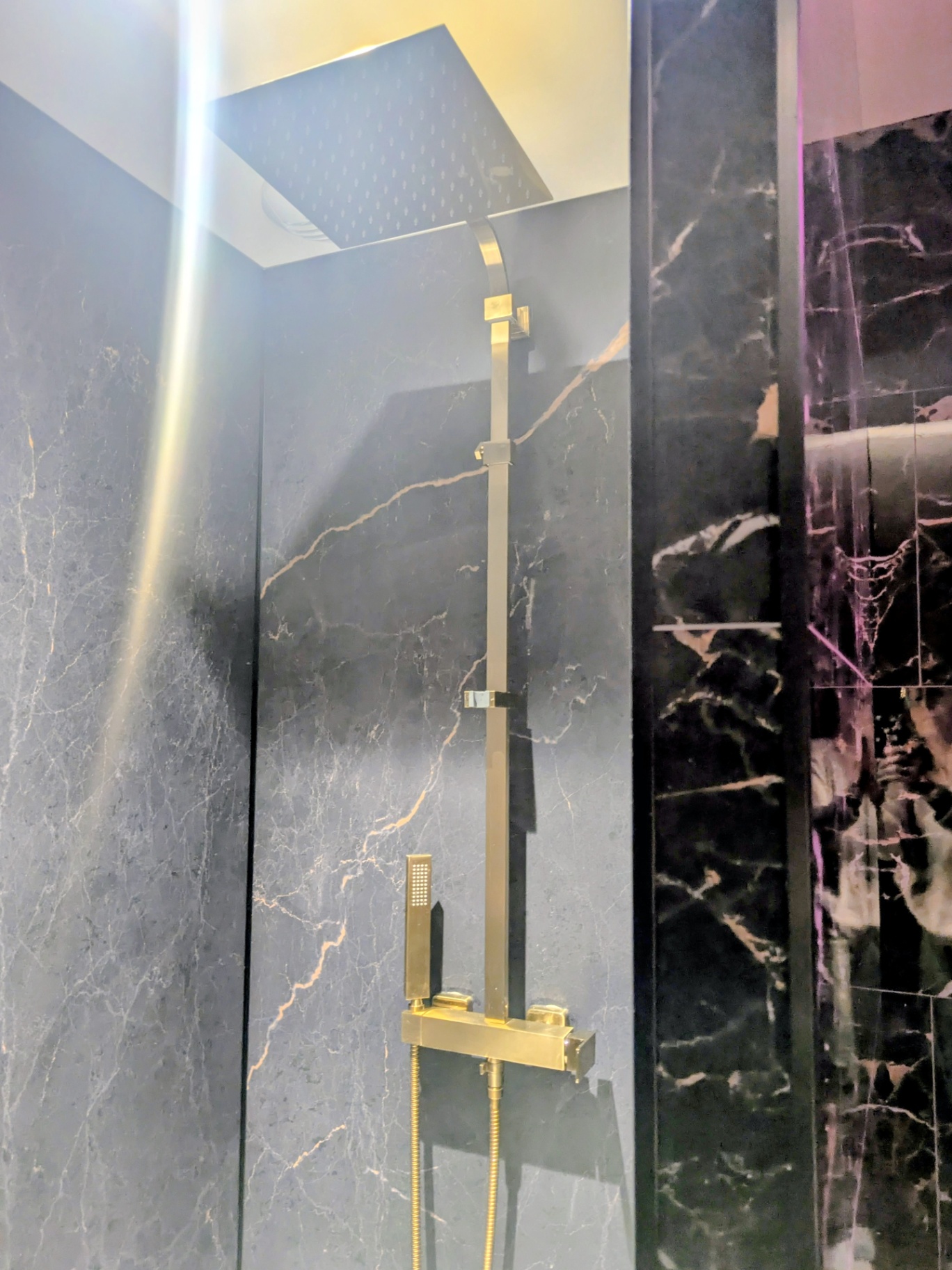 Salle de bain — douche pluie