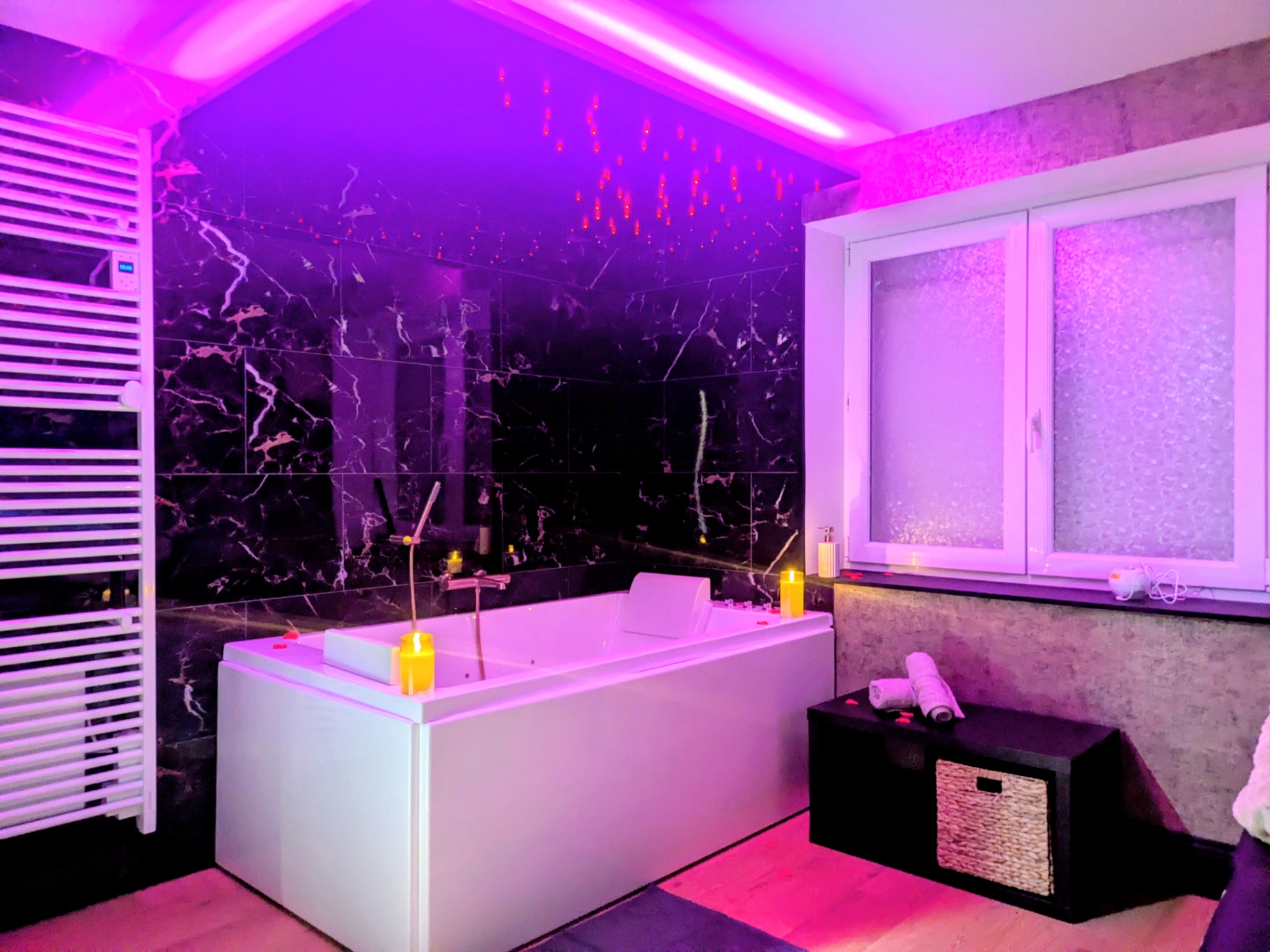 Salle de bain — baignoire balnéo ciel étoilé