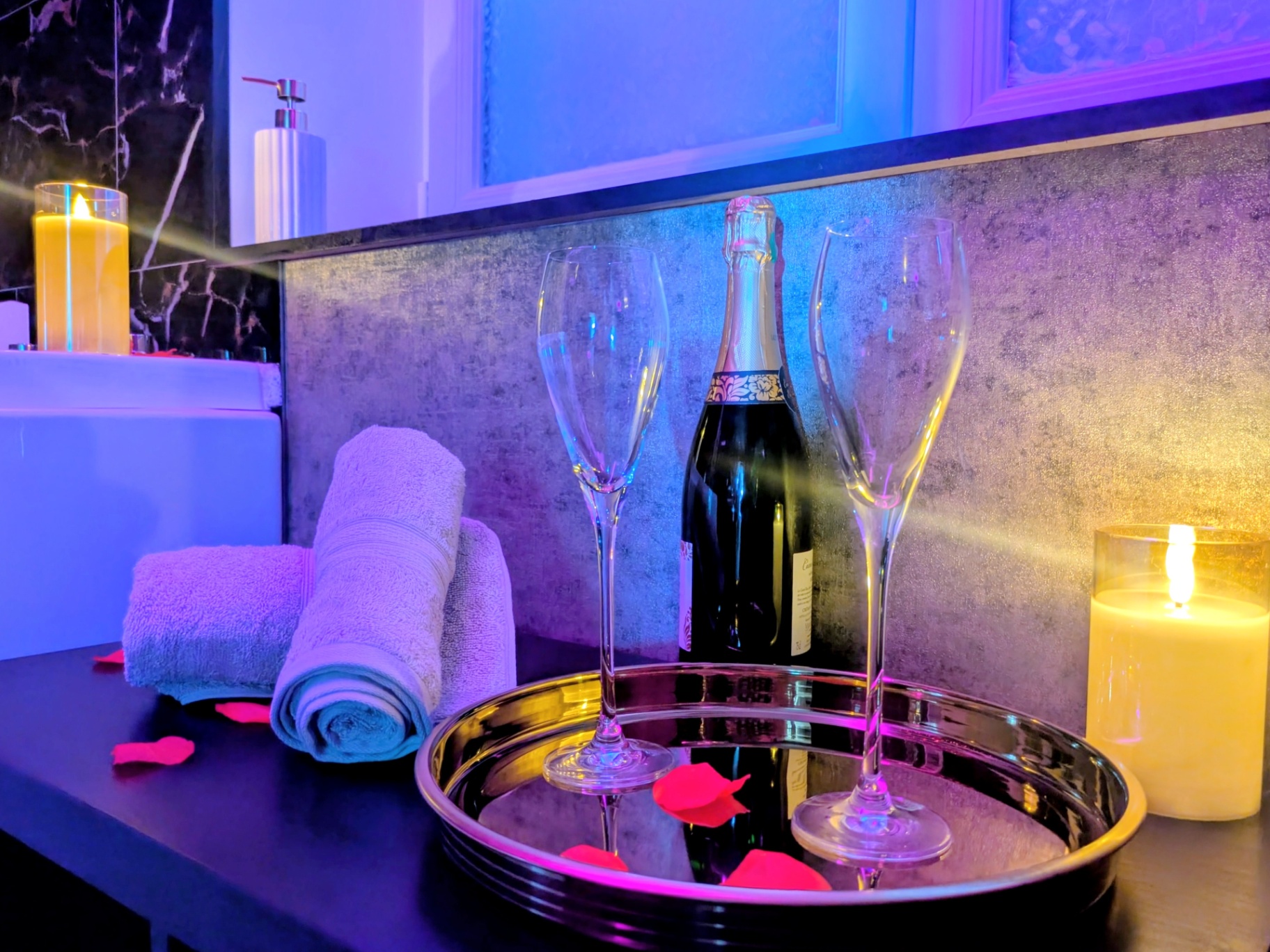 Salle de bain — champagne & bougies